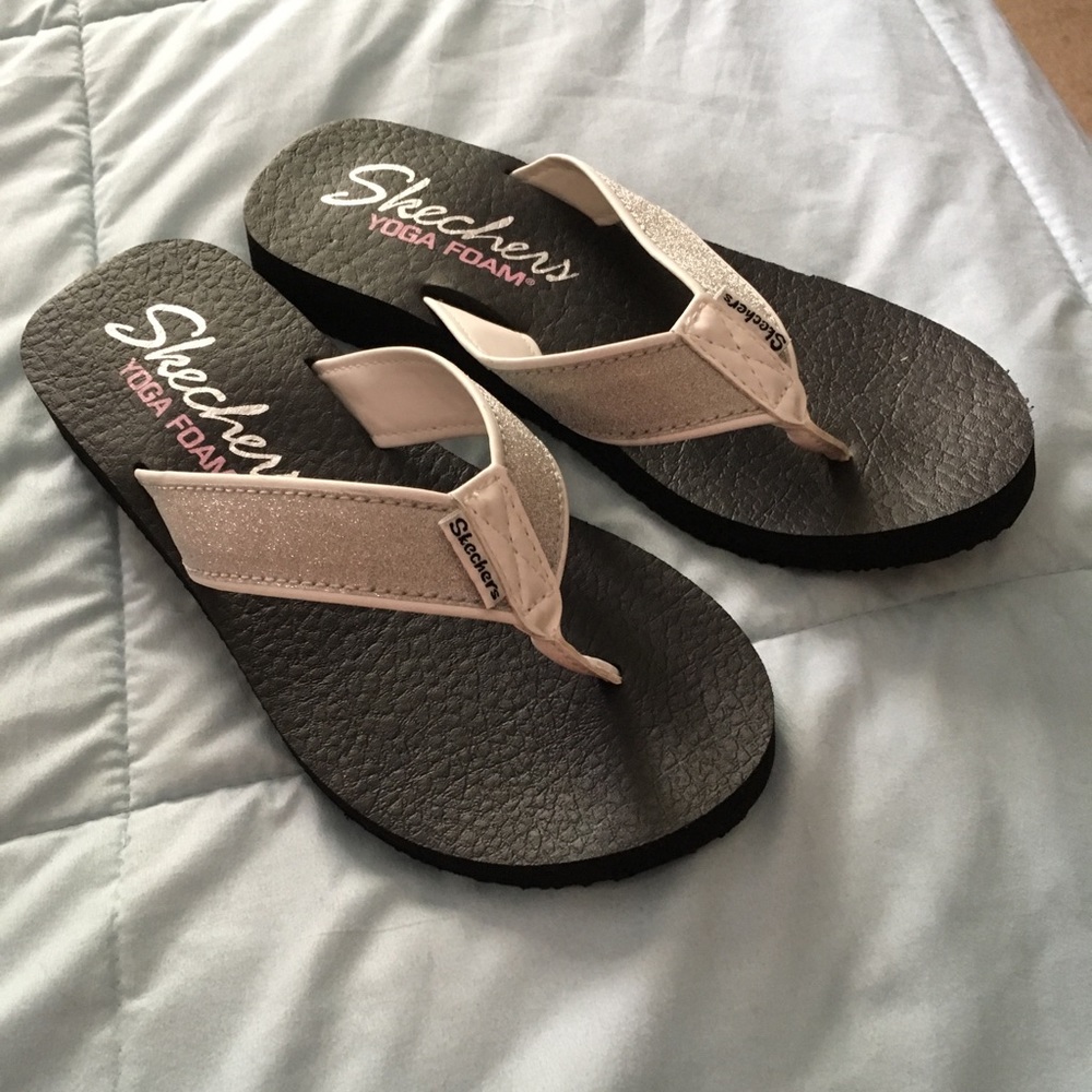 Sketchers..brand new US size 7 yoga mat flip flops